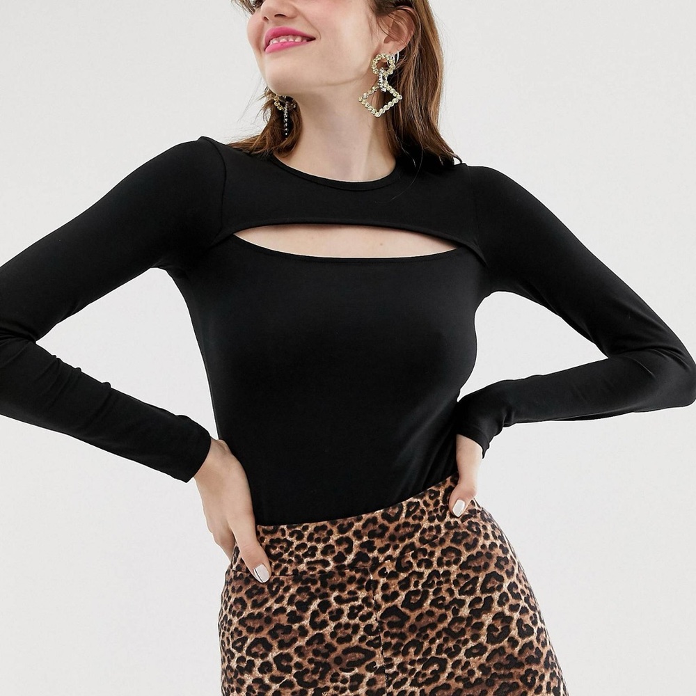 Monki - Cut Out Neck Long Sleeve Jersey Top